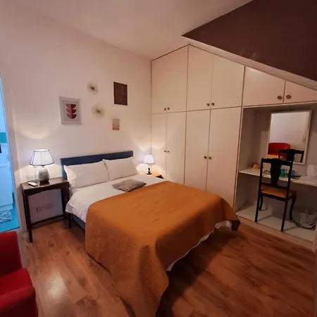 Rotas B Bed & Breakfast